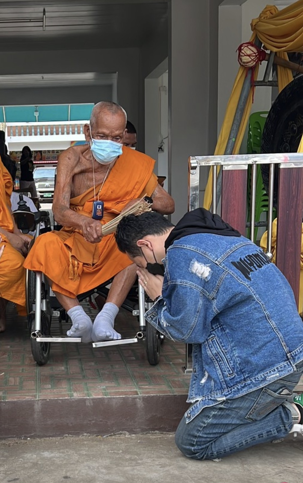 โต๊ดพระราม4 กราบขอพรหลวงพ่อพัฒน์